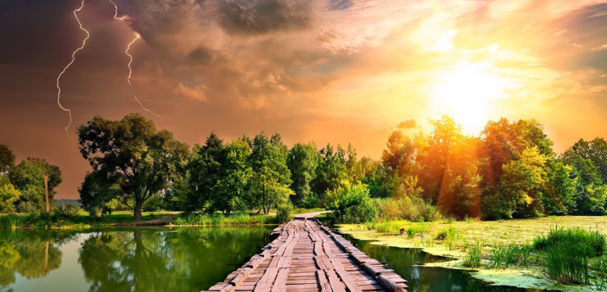 Paesaggio con sole e temporale