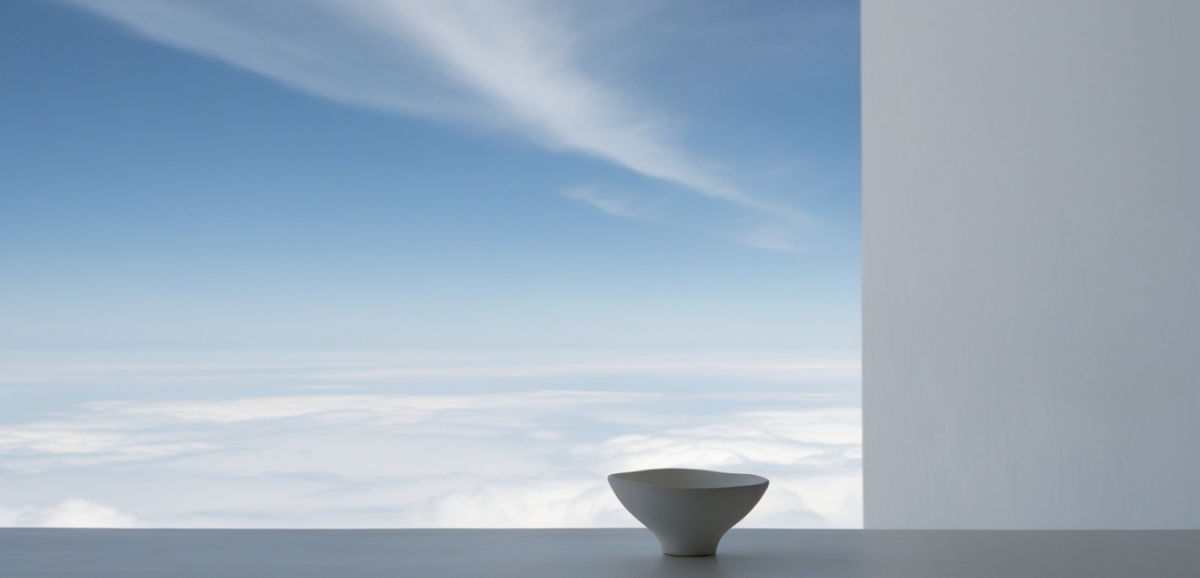 Cielo, ciotola, muro bianco